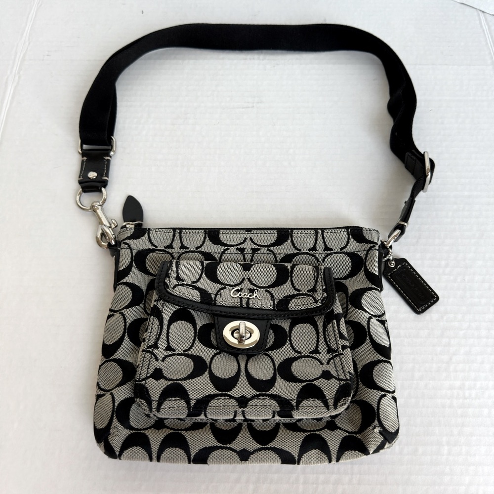 COACH Signature || Crossbody cross body Purse